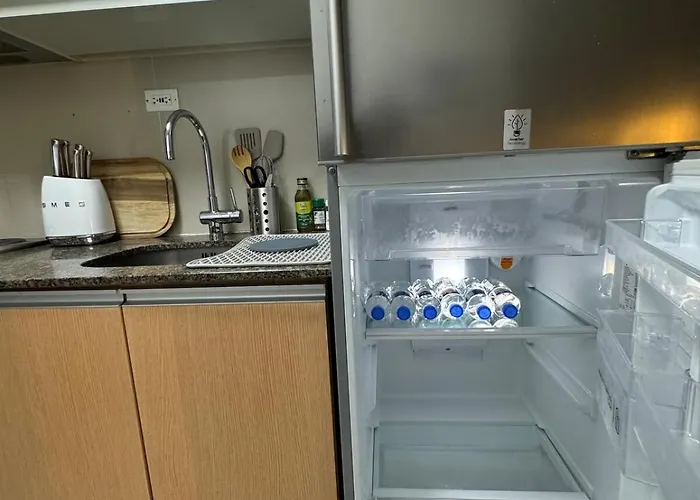 Modern Nordic 1br Big Queen Bed Uptown Bgc Apartment *