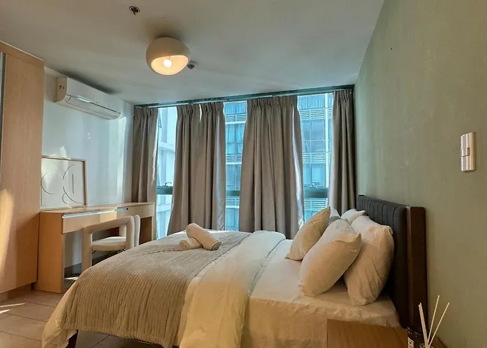 Modern Nordic 1br Big Queen Bed Uptown Bgc
