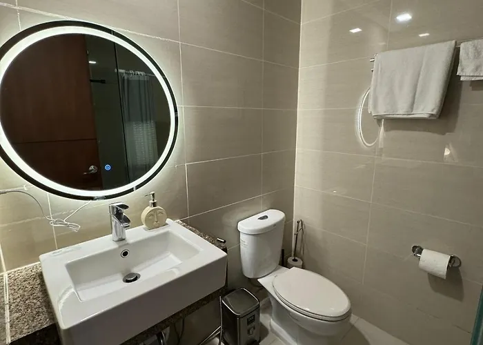 Modern Nordic 1br Big Queen Bed Uptown Bgc Apartment *