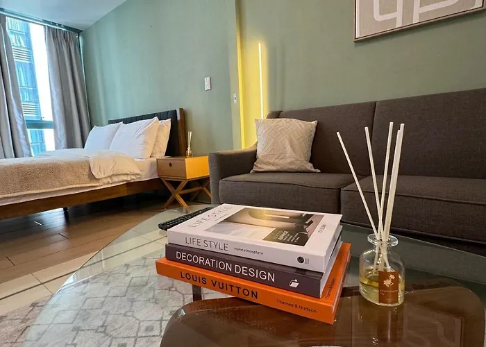 Modern Nordic 1br Big Queen Bed Uptown Bgc *