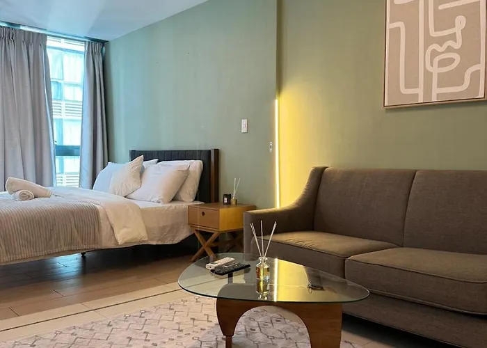 Modern Nordic 1br Big Queen Bed Uptown Bgc Manila