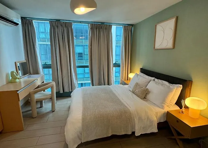 Modern Nordic 1br Big Queen Bed Uptown Bgc Apartment