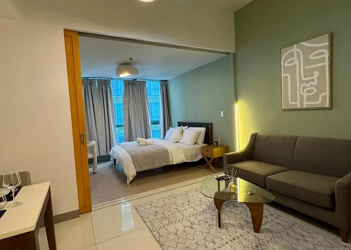 Modern Nordic 1br Big Queen Bed Uptown Bgc Apartment Manila