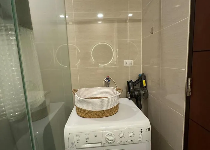 Modern Nordic 1br Big Queen Bed Uptown Bgc Manila